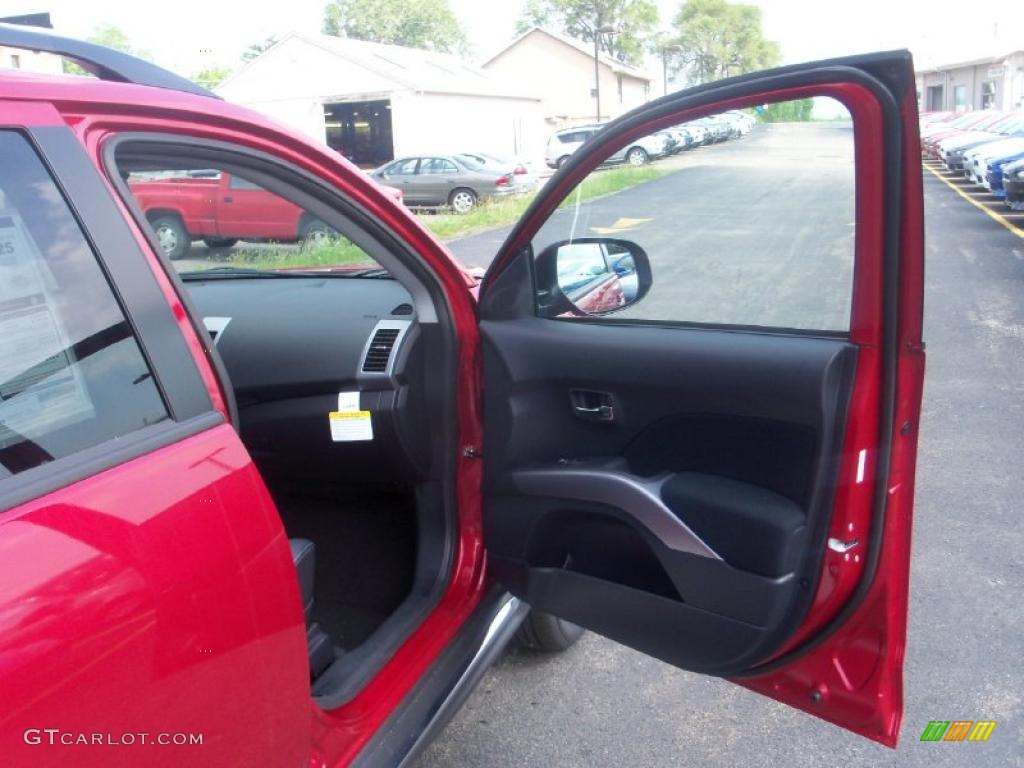 2010 Outlander SE 4WD - Rally Red Metallic / Black photo #23