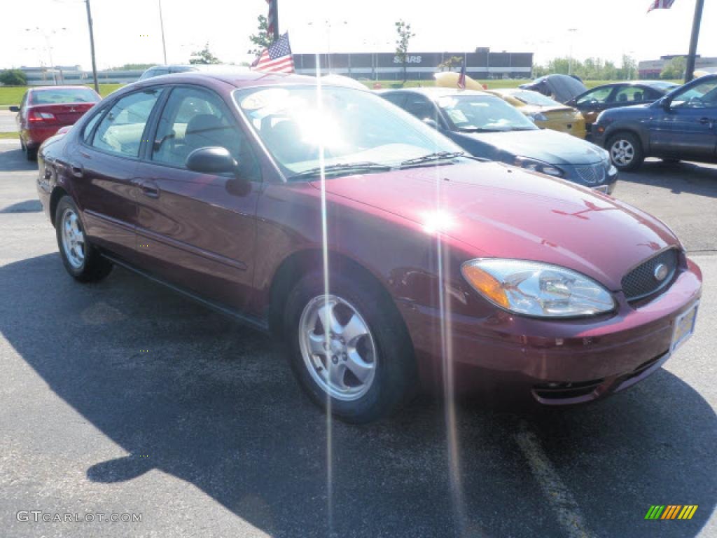 2005 Taurus SE - Merlot Pearl Clearcoat / Medium/Dark Pebble photo #1