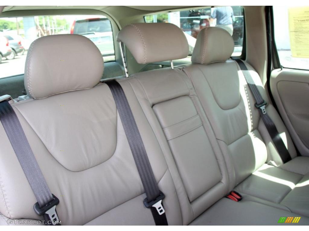 2007 XC70 AWD Cross Country - Silver Metallic / Taupe photo #14