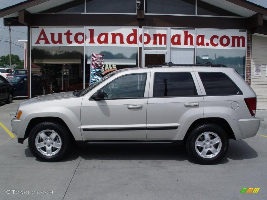 2007 Grand Cherokee Laredo 4x4 - Light Graystone Pearl / Medium Slate Gray photo #1