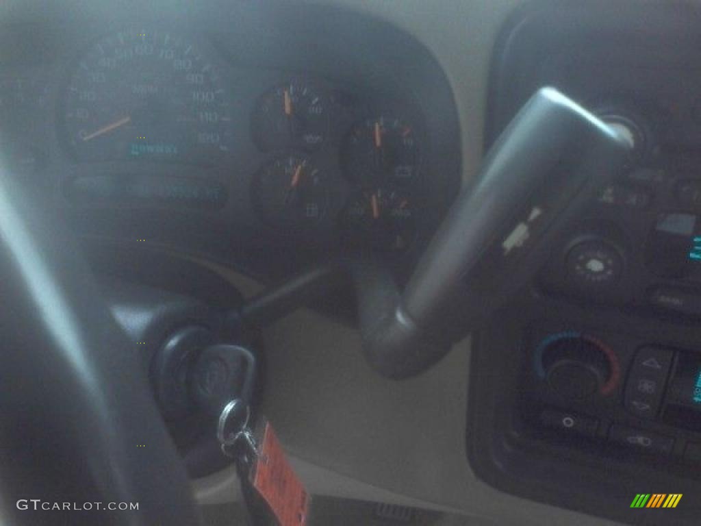 2004 Tahoe LT 4x4 - Silver Birch Metallic / Tan/Neutral photo #10