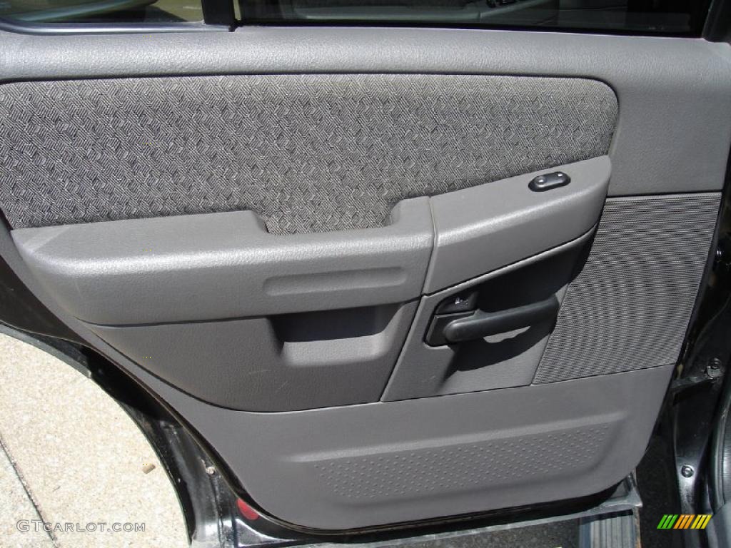2002 Explorer XLS 4x4 - Black Clearcoat / Graphite photo #20