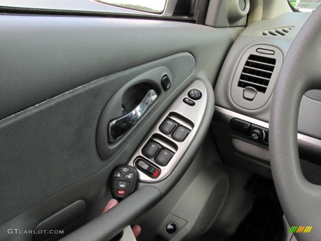 2006 Malibu Maxx LT Wagon - Silverstone Metallic / Titanium Gray photo #6