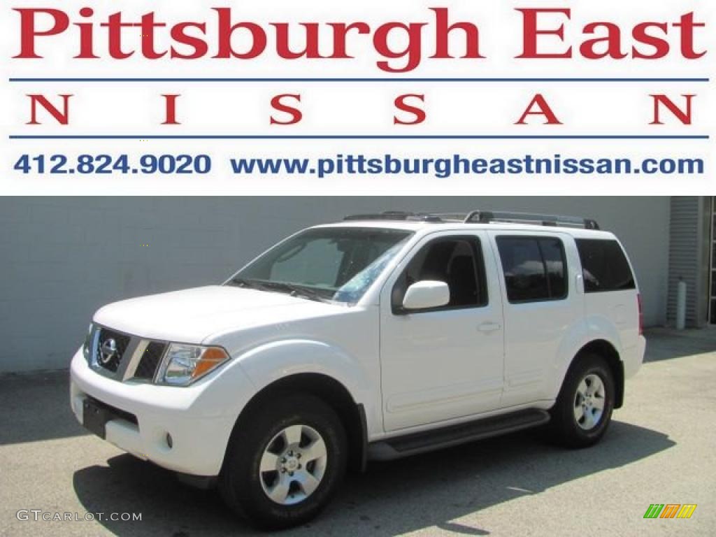 2007 Pathfinder SE 4x4 - Avalanche White / Graphite photo #1