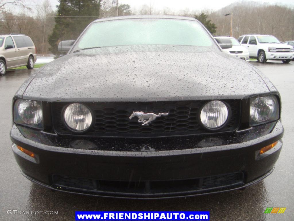 2005 Mustang GT Premium Coupe - Black / Medium Parchment photo #8