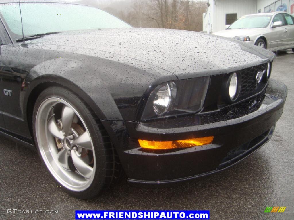 2005 Mustang GT Premium Coupe - Black / Medium Parchment photo #9
