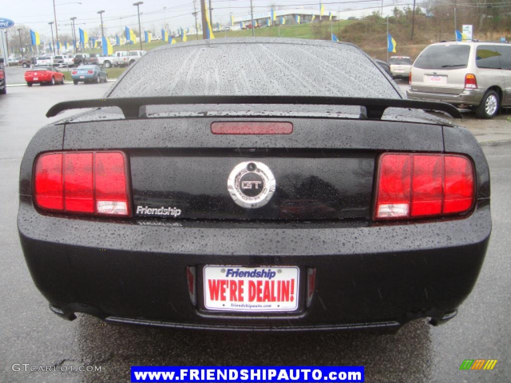 2005 Mustang GT Premium Coupe - Black / Medium Parchment photo #11