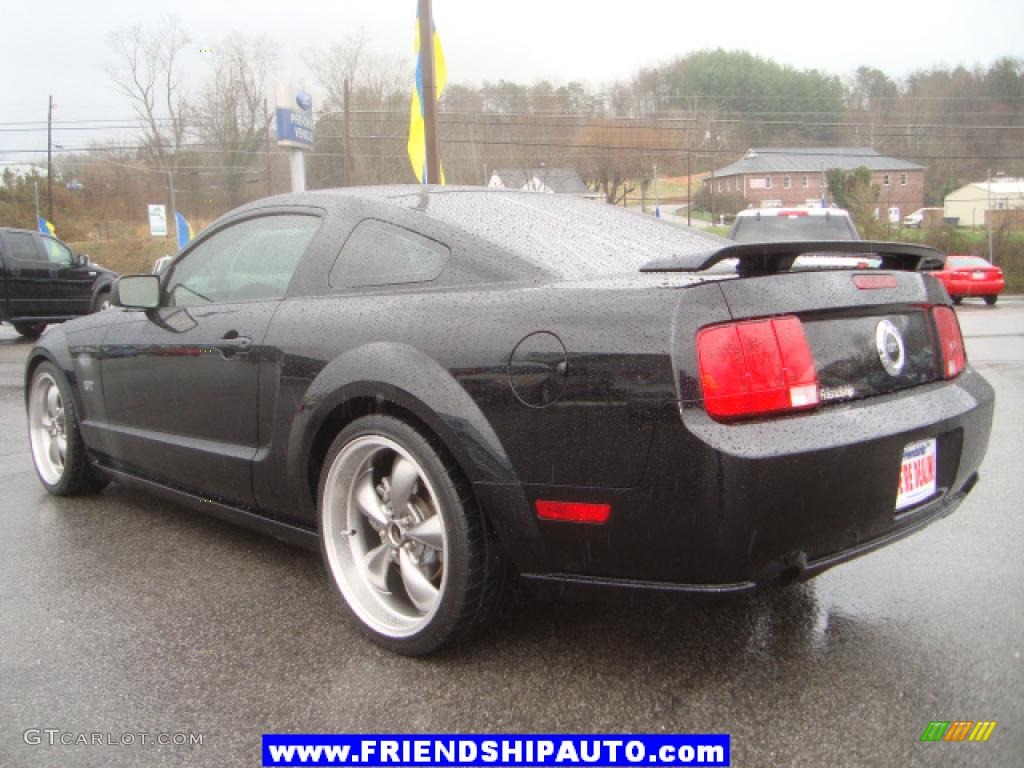 2005 Mustang GT Premium Coupe - Black / Medium Parchment photo #13