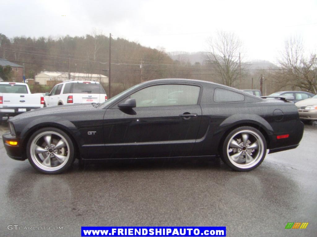 2005 Mustang GT Premium Coupe - Black / Medium Parchment photo #14
