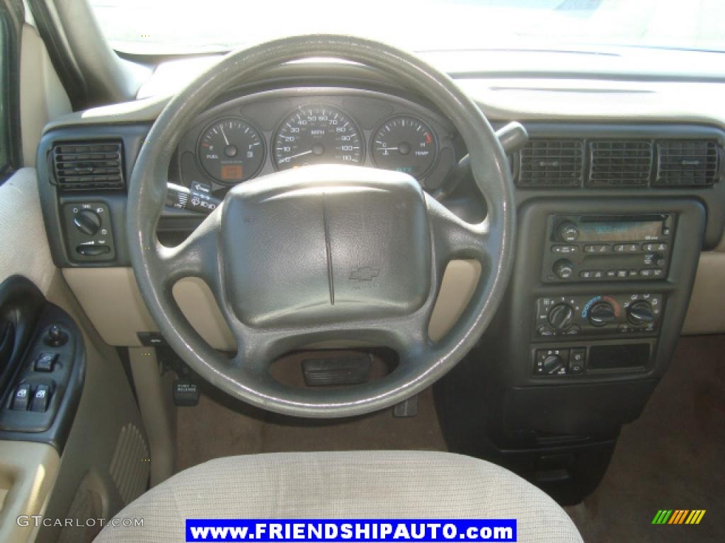 2001 Venture LS - Bright White / Neutral photo #4