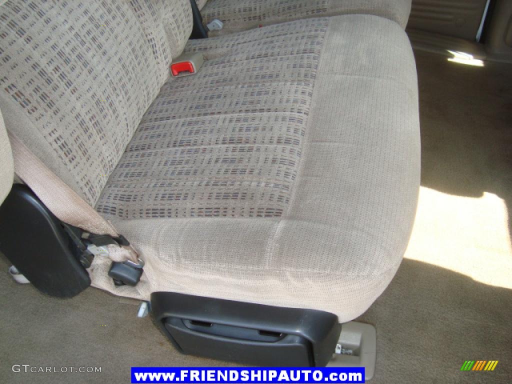 2001 Venture LS - Bright White / Neutral photo #19