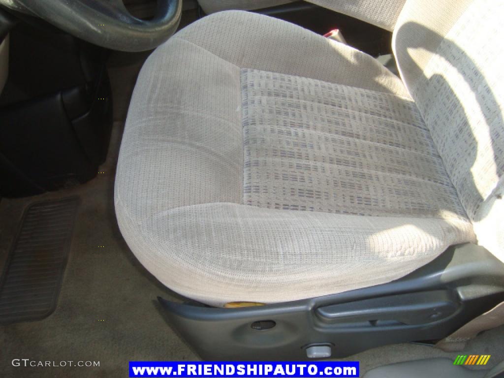 2001 Venture LS - Bright White / Neutral photo #21