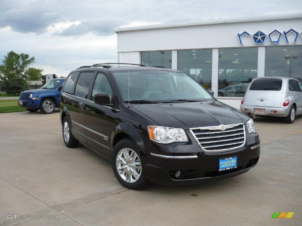 2010 Town & Country Touring - Inferno Red Crystal Pearl / Medium Slate Gray/Light Shale photo #26
