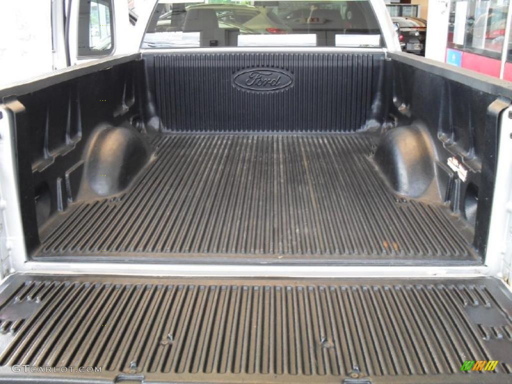 2006 F150 STX Regular Cab - Silver Metallic / Medium/Dark Flint photo #16