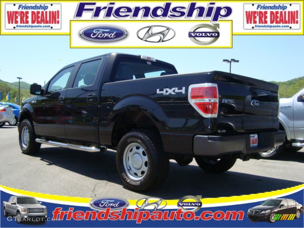 2010 F150 XL SuperCrew 4x4 - Tuxedo Black / Medium Stone photo #2