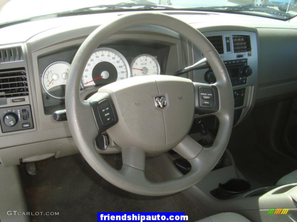 2007 Dakota SLT Club Cab - Bright White / Khaki photo #4