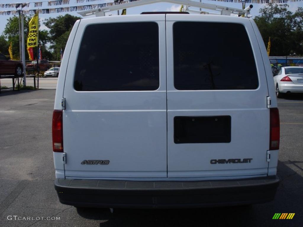 2005 Astro Passenger Van - Summit White / Medium Gray photo #5