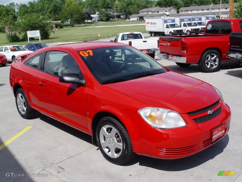 2007 Cobalt LS Coupe - Victory Red / Gray photo #2