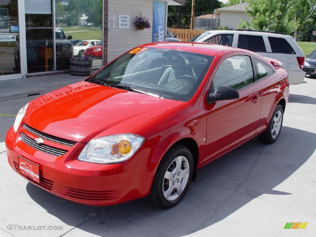 2007 Cobalt LS Coupe - Victory Red / Gray photo #3