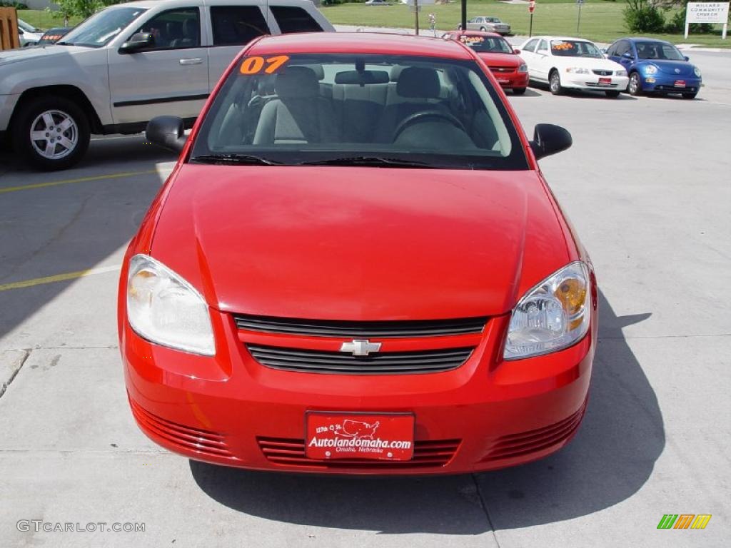 2007 Cobalt LS Coupe - Victory Red / Gray photo #23