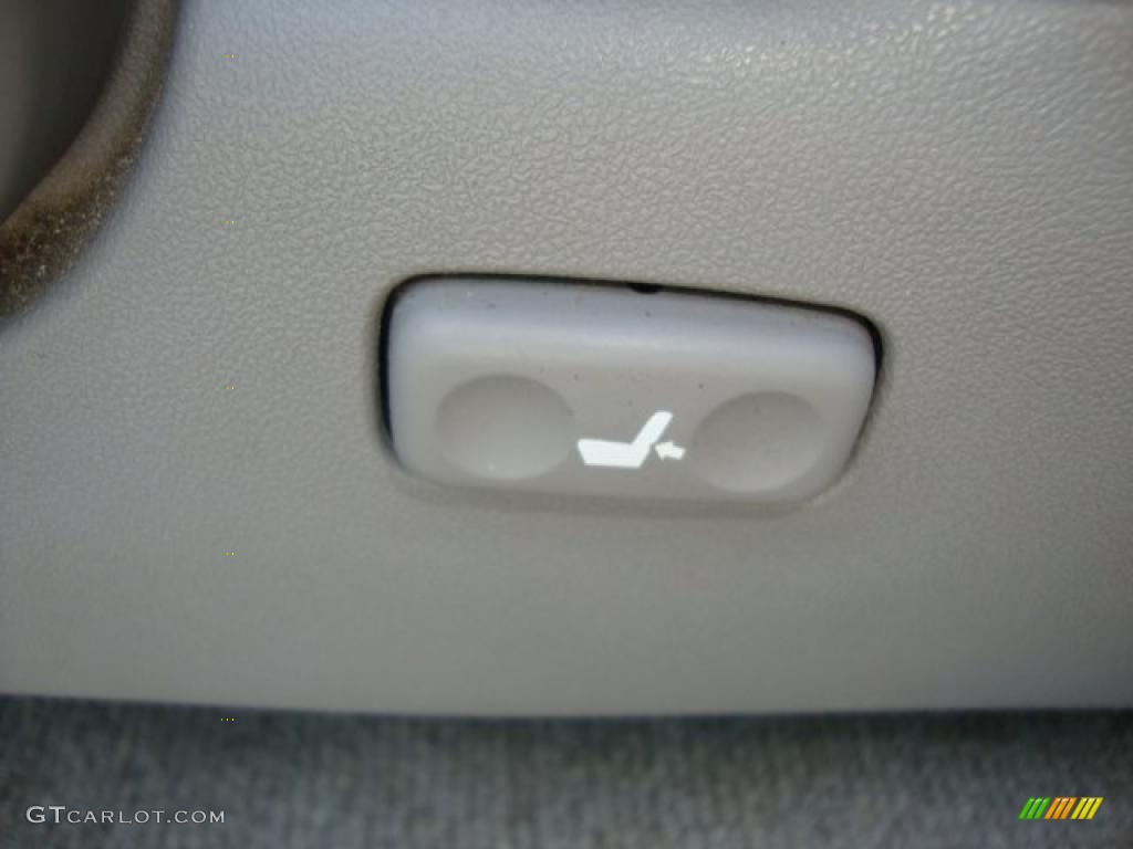 2004 4Runner SR5 4x4 - Natural White / Taupe photo #13