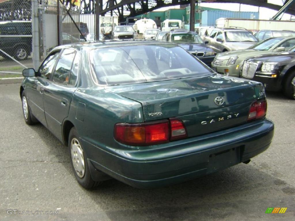 1996 Camry LE V6 Sedan - Dark Emerald Green Metallic / Beige photo #4