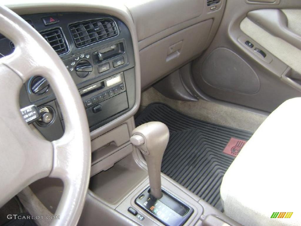 1996 Camry LE V6 Sedan - Dark Emerald Green Metallic / Beige photo #6