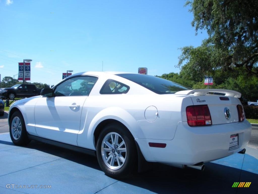 2006 Mustang V6 Premium Coupe - Performance White / Light Parchment photo #3