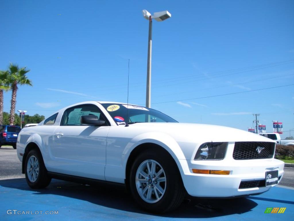 2006 Mustang V6 Premium Coupe - Performance White / Light Parchment photo #7