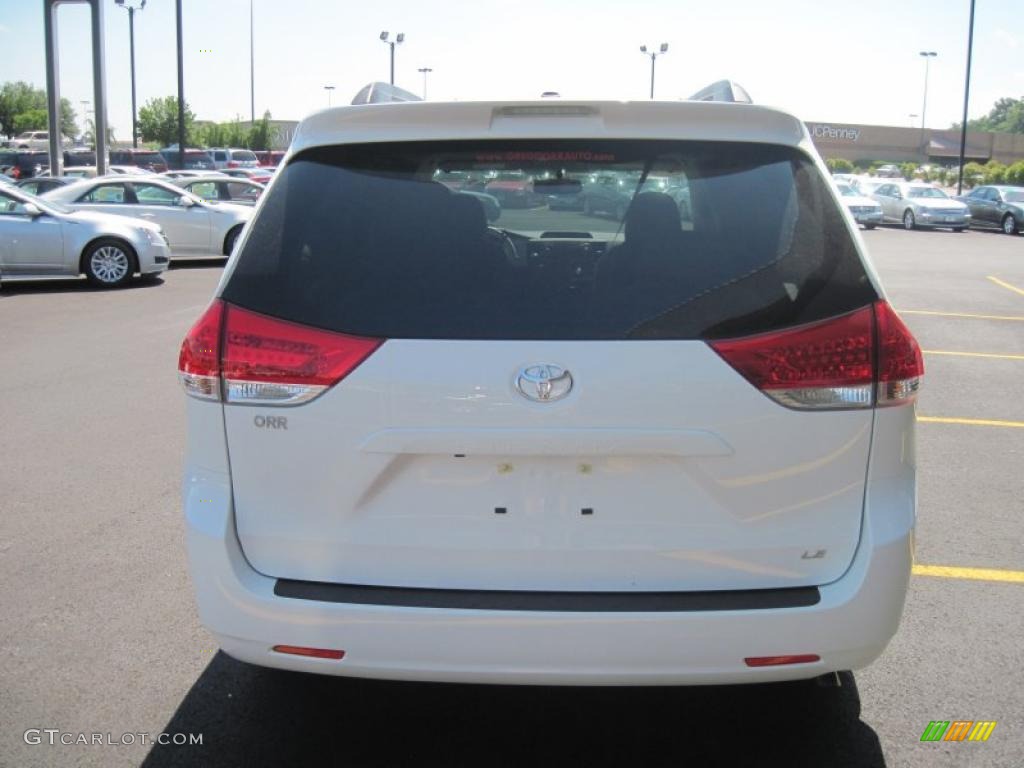 2011 Sienna LE - Super White / Light Gray photo #6