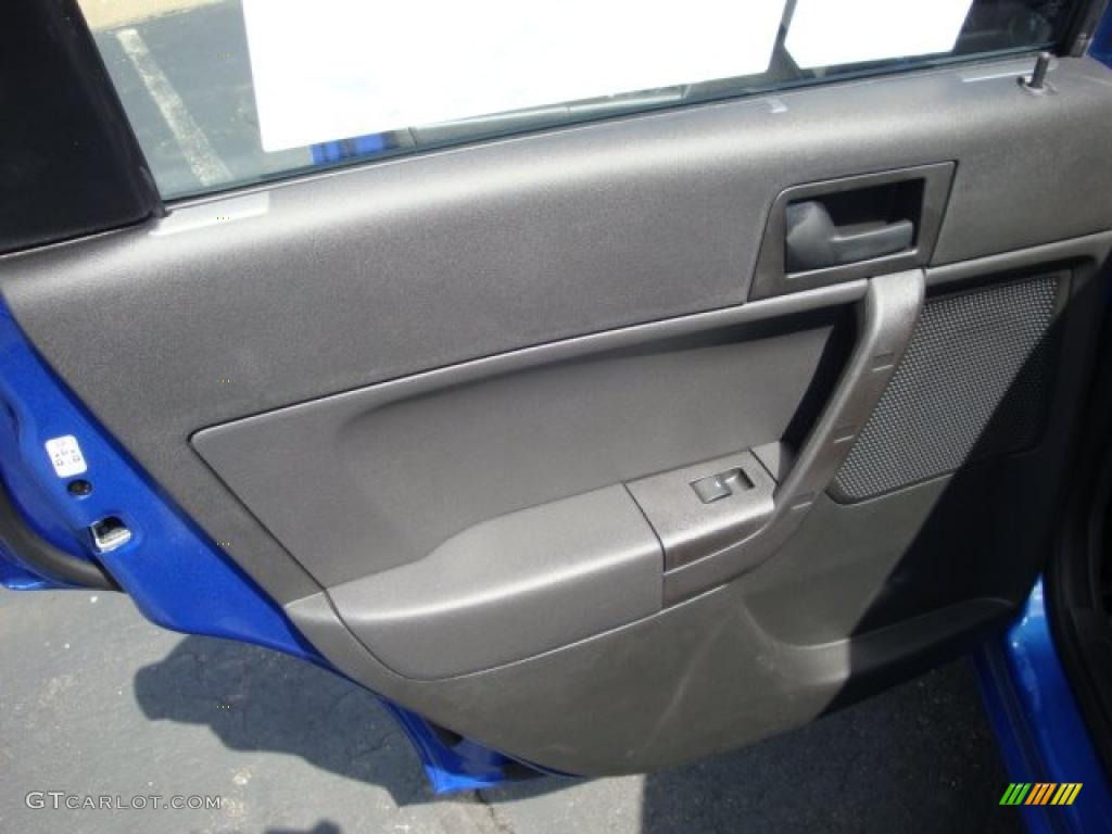 2010 Focus SE Sedan - Blue Flame Metallic / Charcoal Black photo #14