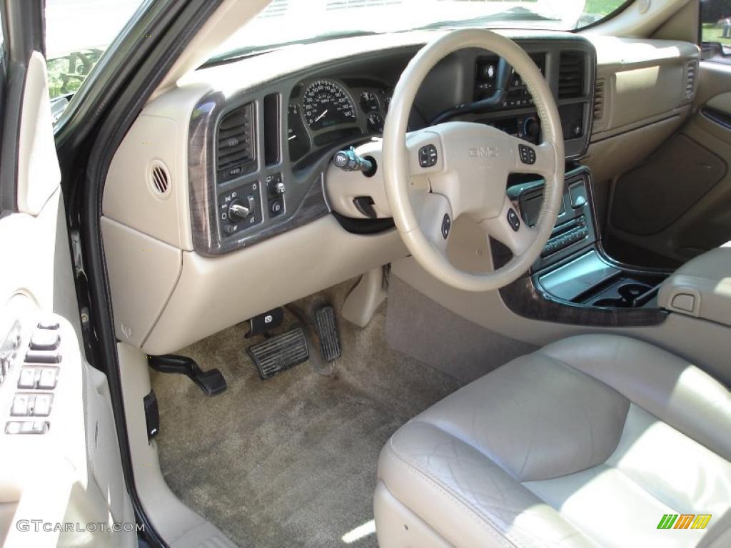 2003 Yukon Denali AWD - Onyx Black / Sandstone photo #12