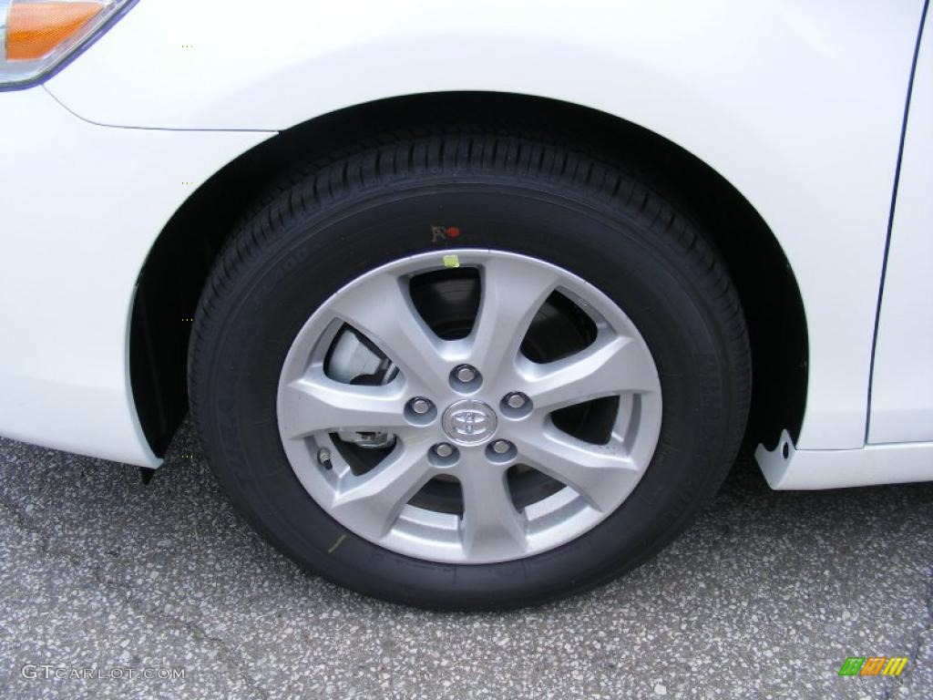 2011 Camry LE - Super White / Ash photo #8