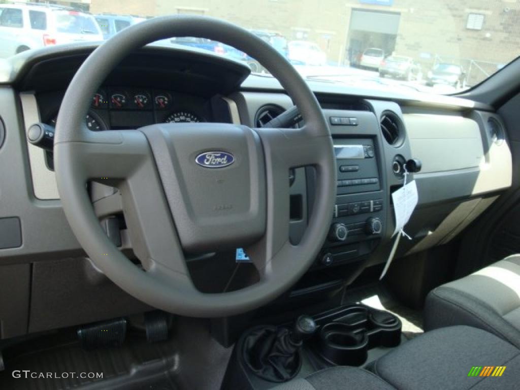 2010 F150 XL Regular Cab 4x4 - Oxford White / Medium Stone photo #14