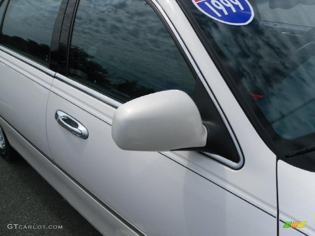 1999 Town Car Signature - Performance White / Deep Slate Blue photo #21