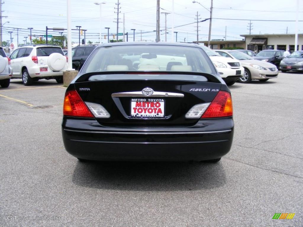 2002 Avalon XLS - Black / Ivory photo #4