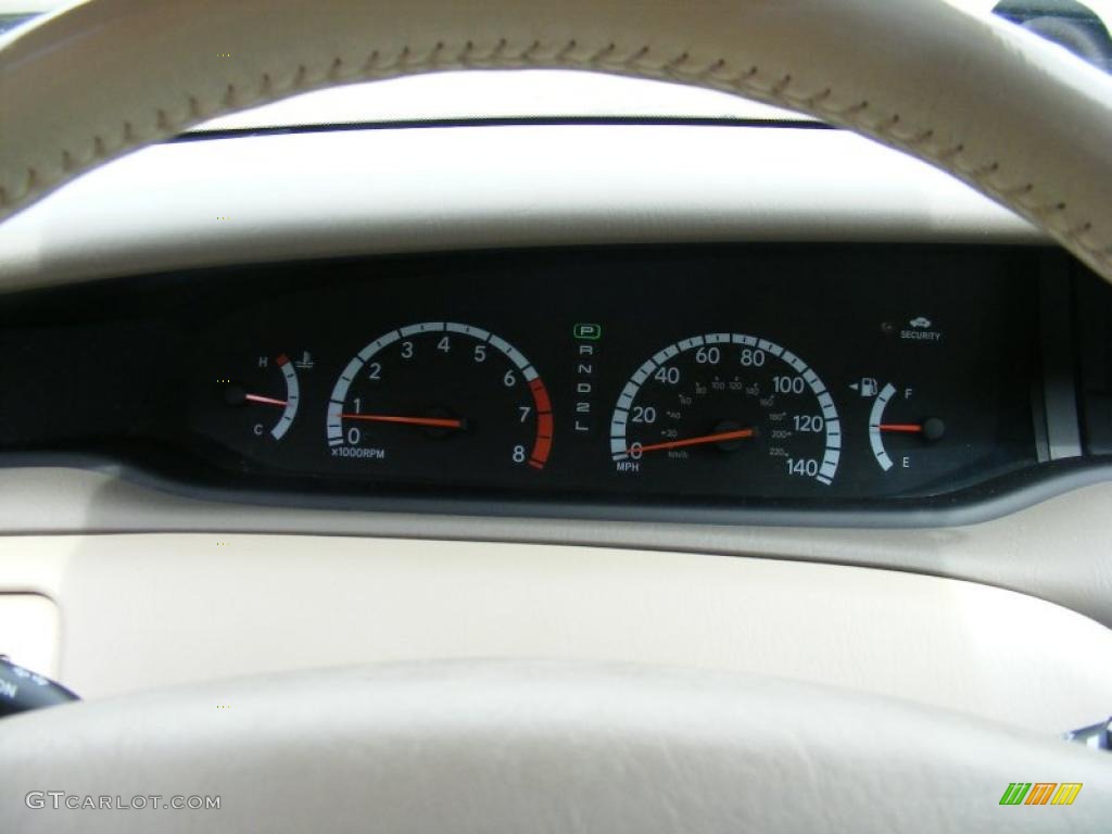 2002 Avalon XLS - Black / Ivory photo #16