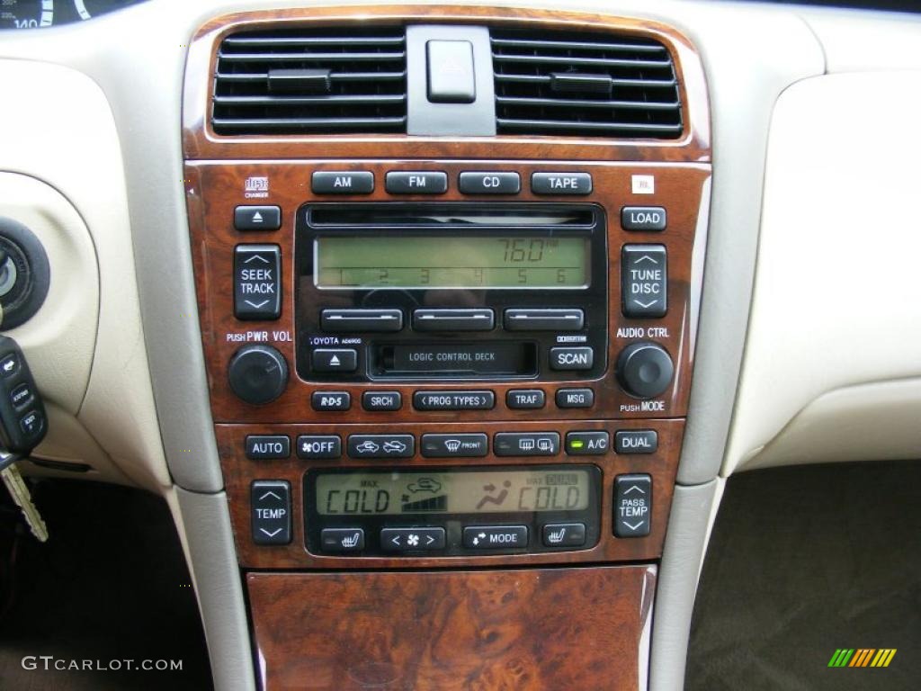 2002 Avalon XLS - Black / Ivory photo #19