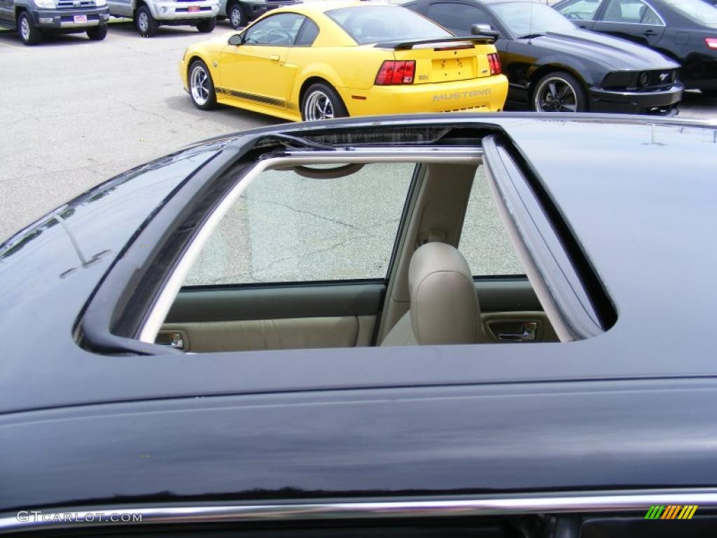 2002 Avalon XLS - Black / Ivory photo #24