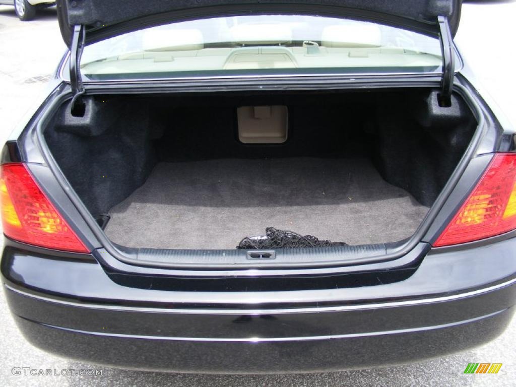 2002 Avalon XLS - Black / Ivory photo #25