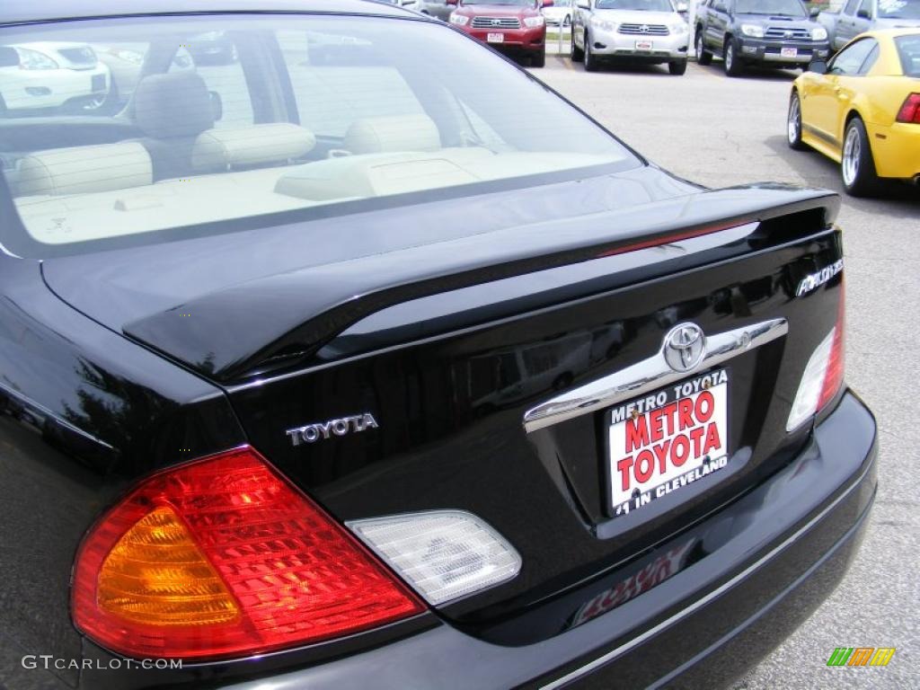 2002 Avalon XLS - Black / Ivory photo #26