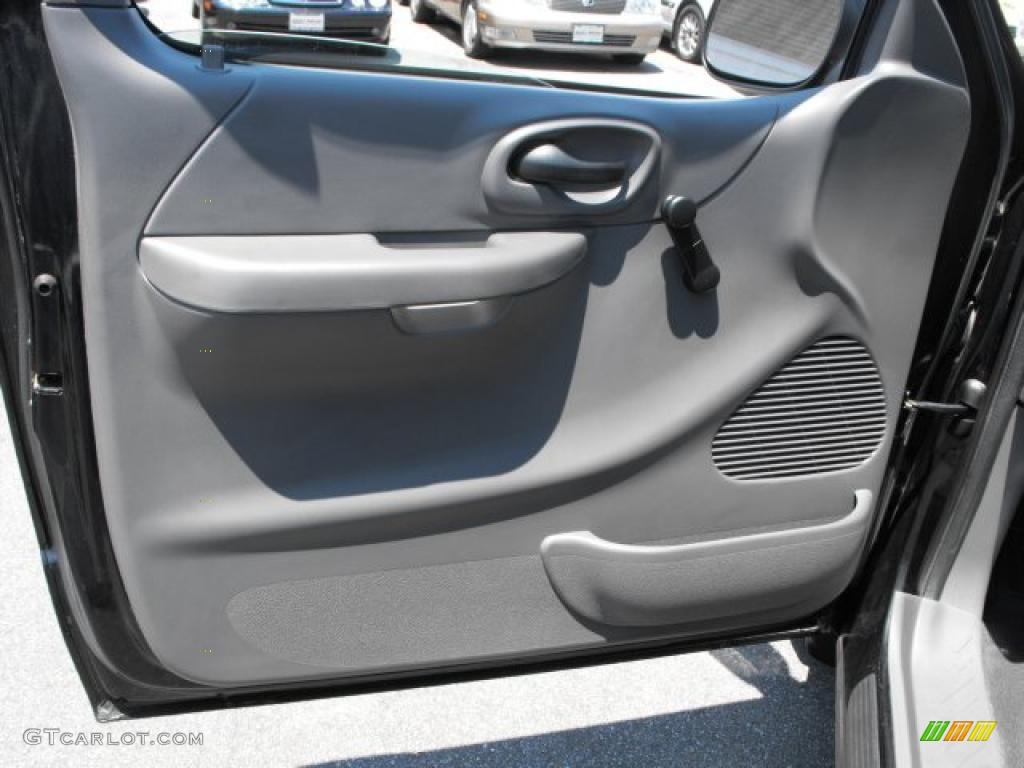 2002 F150 Sport Regular Cab - Black / Medium Graphite photo #8