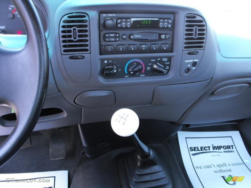 2002 F150 Sport Regular Cab - Black / Medium Graphite photo #14