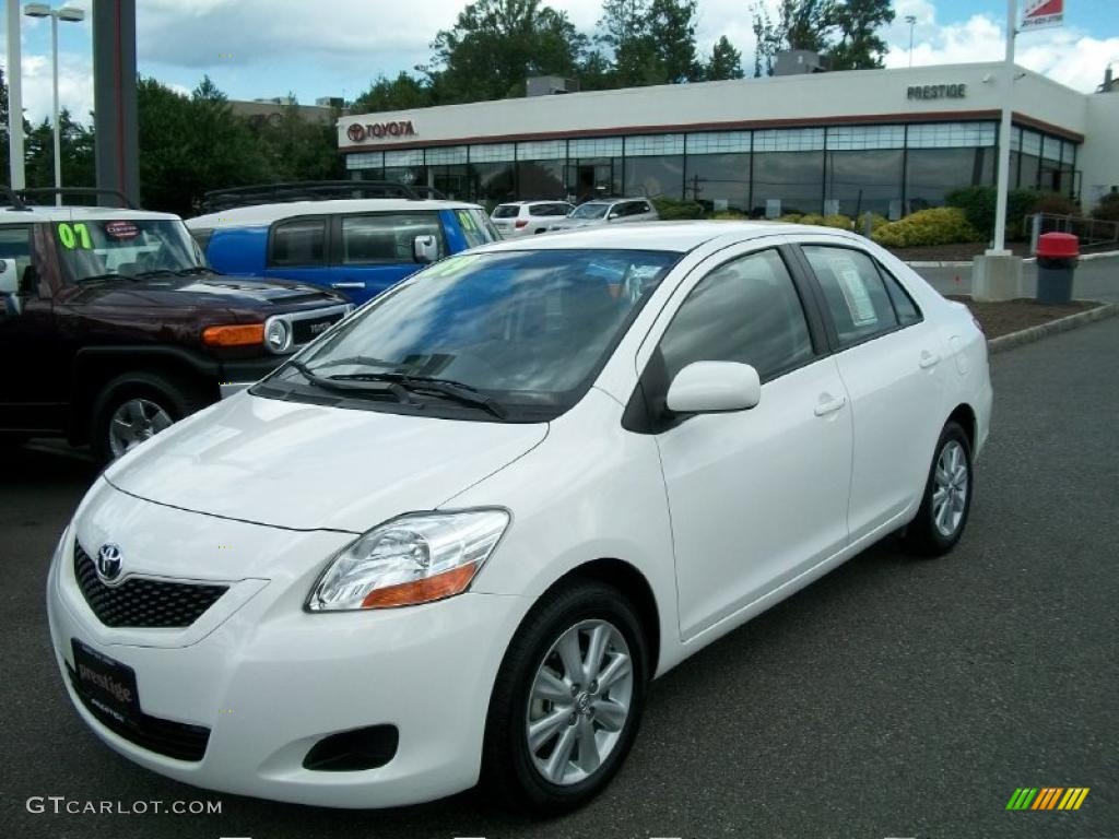 2009 Yaris Sedan - Polar White / Dark Charcoal photo #1