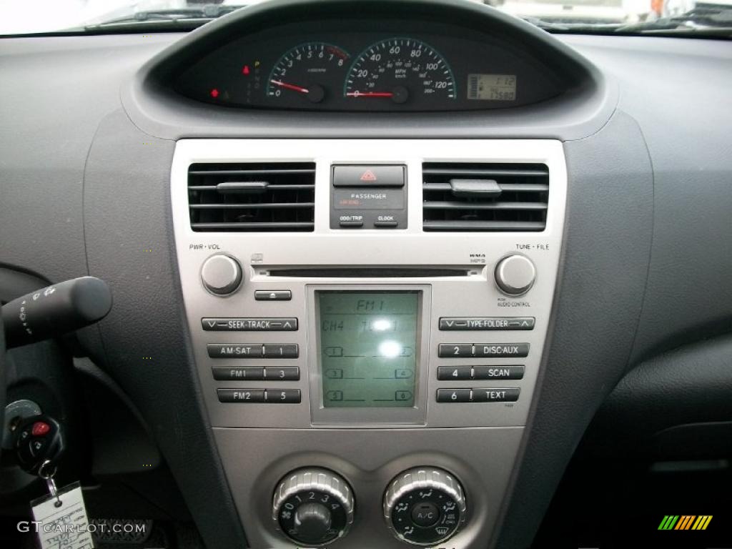 2009 Yaris Sedan - Polar White / Dark Charcoal photo #12