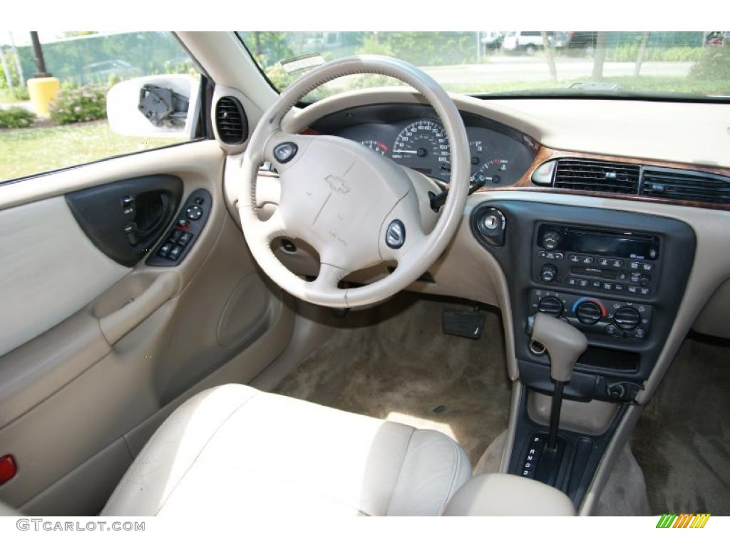 2001 Malibu LS Sedan - Bright White / Neutral photo #15