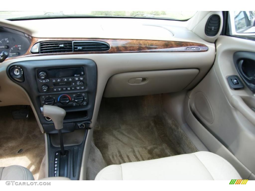 2001 Malibu LS Sedan - Bright White / Neutral photo #16