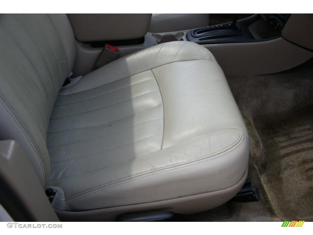 2001 Malibu LS Sedan - Bright White / Neutral photo #20