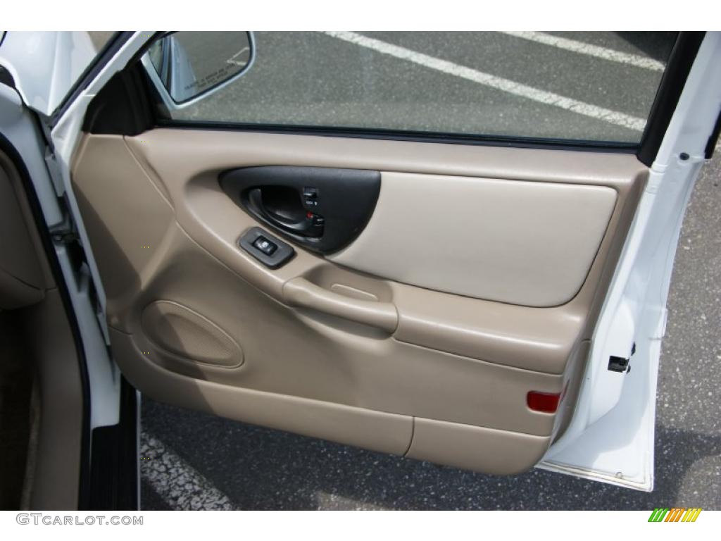 2001 Malibu LS Sedan - Bright White / Neutral photo #21