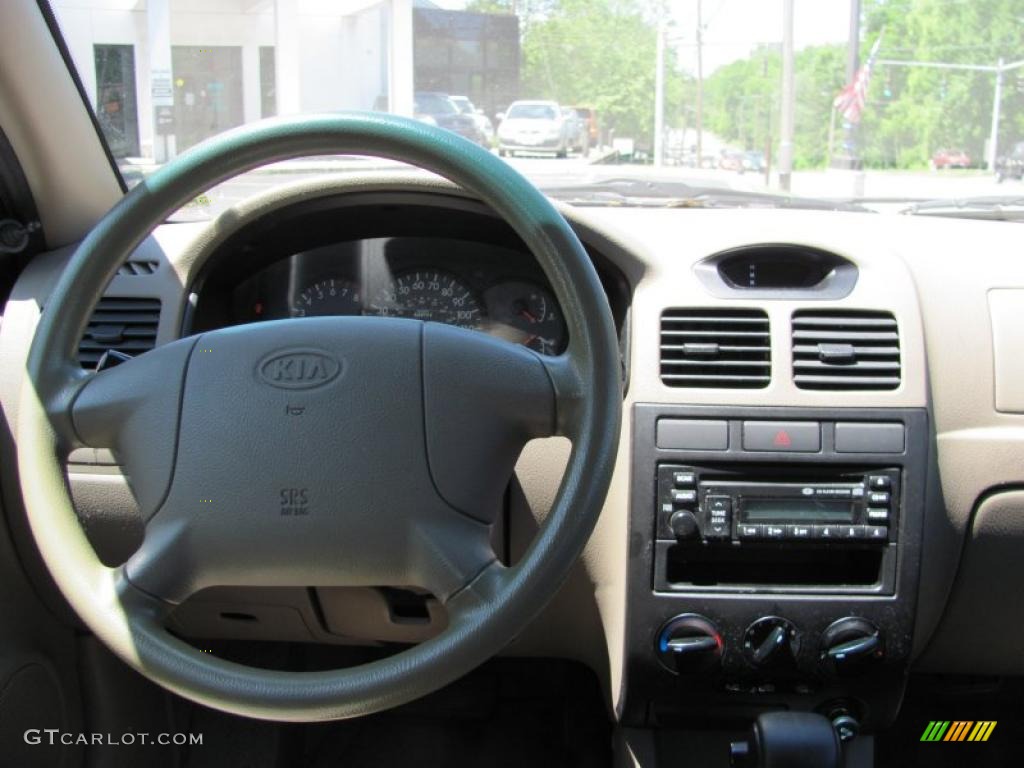 2004 Rio Sedan - Cinnamon / Beige photo #4